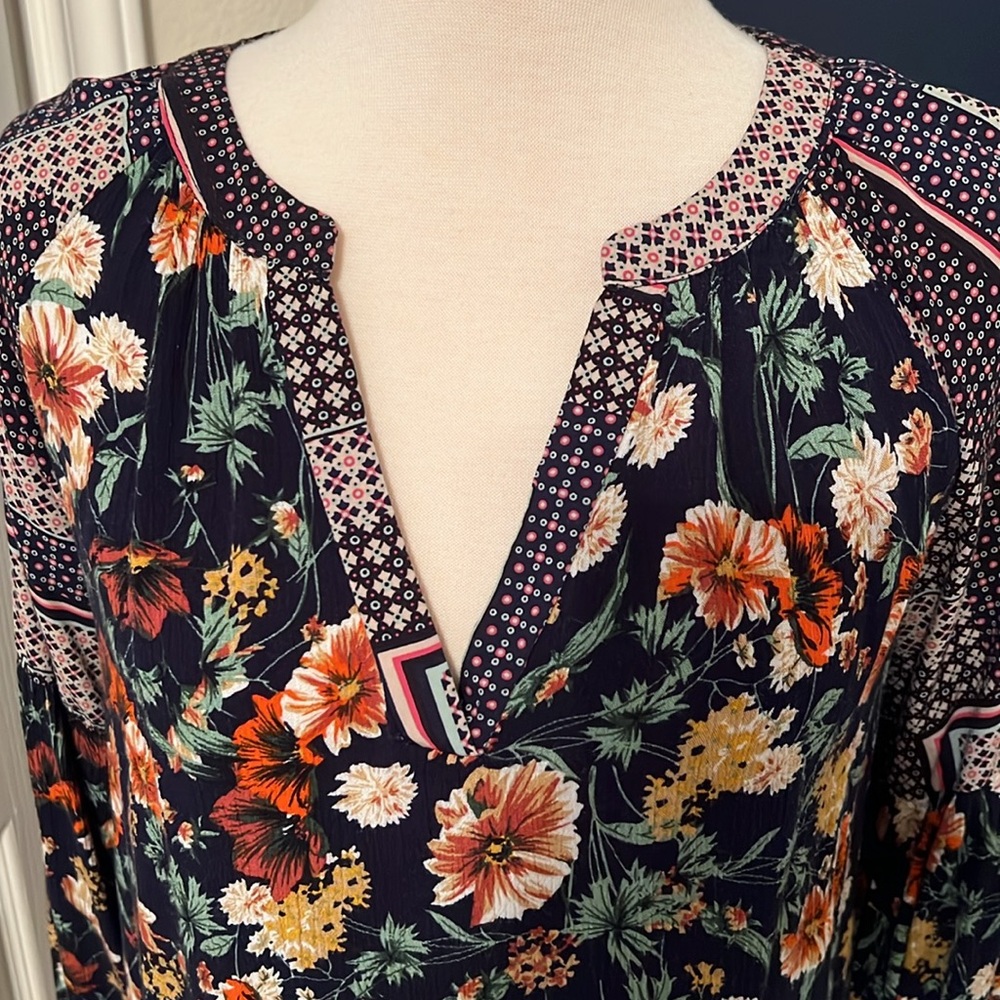 EUC Jodifl Floral Top - Picture 2 of 6